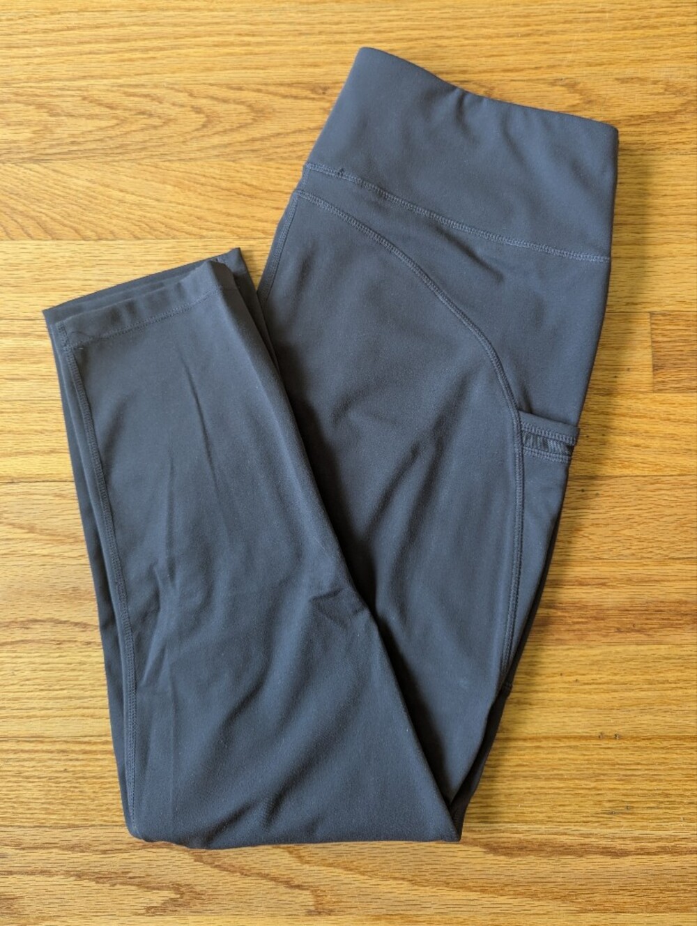 NWOT Versona gray pocket leggings, L